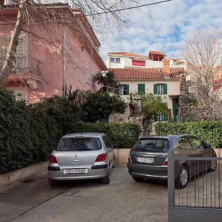 Leta With Parking Split
