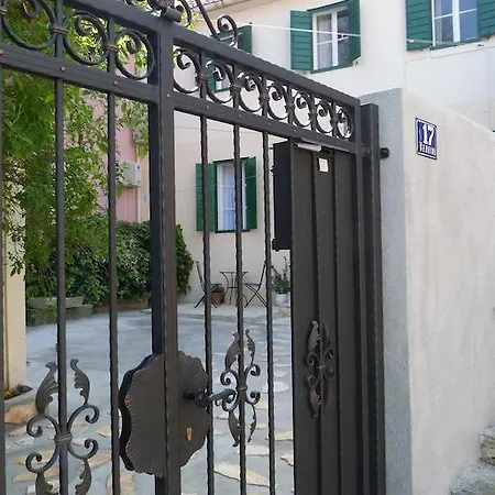Casa de hóspedes Leta With Parking 3*
