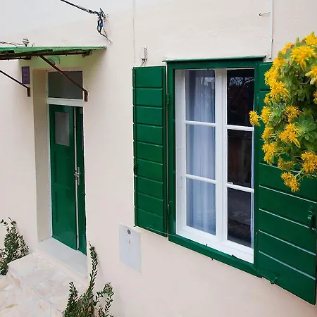 Gostinjska kuća Leta With Parking 3*