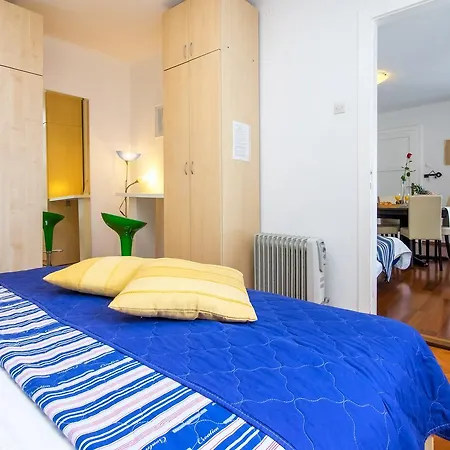 Leta With Parking Gostinjska kuća 3*